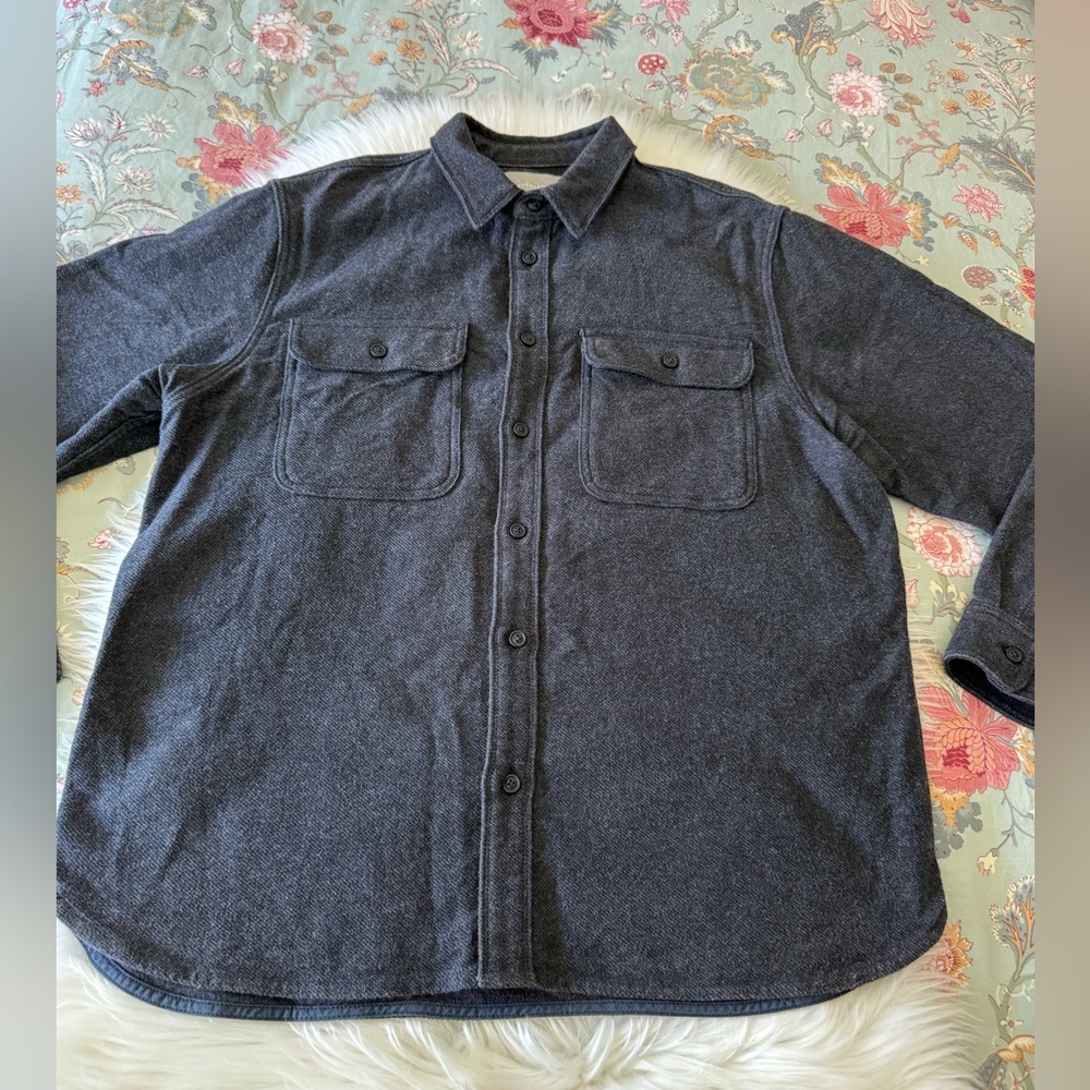 Everlane : Men’s Charcoal Shirt